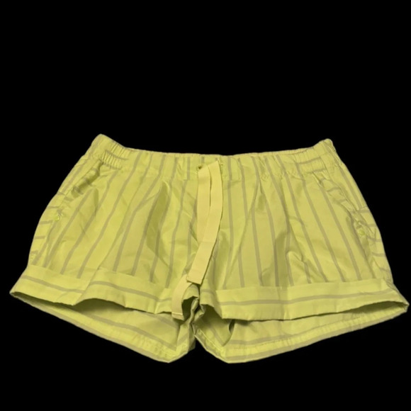 Lululemon spring break  away shorts - Picture 1 of 1